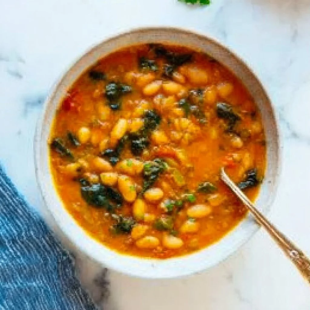 Bowl of Pasta e Fagioli, an Italian dish made with pasta and beans.