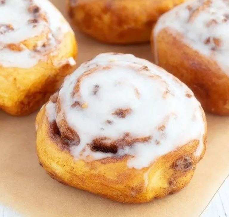 Cinnamon Rolls in Air Fryer with Rich Glaze for Cozy Mornings
