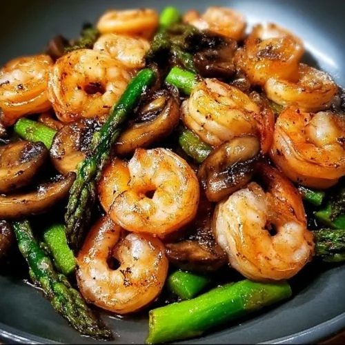 Delicious shrimp stir-fry with asparagus and mushrooms in a vibrant dish.