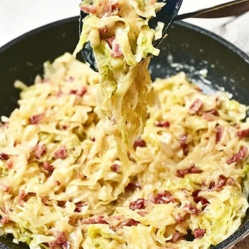 Bowl of creamy Cabbage Carbonara garnished with parsley.