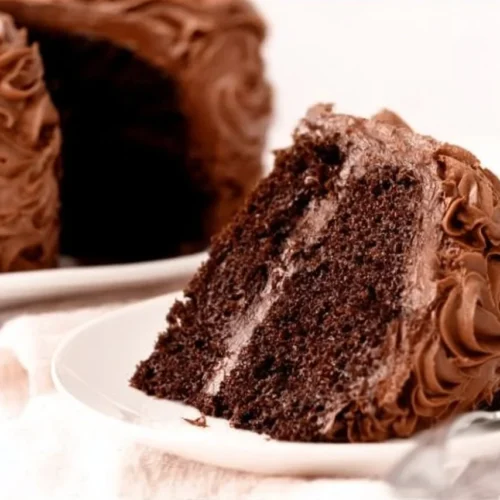 Delicious keto cake with 2.2g net carbs, ideal for low-carb diets.