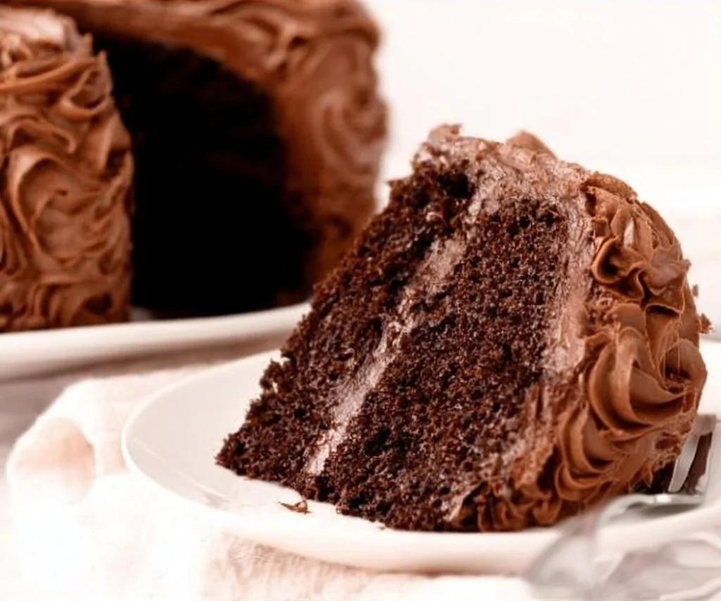 Delicious keto cake with 2.2g net carbs, ideal for low-carb diets.